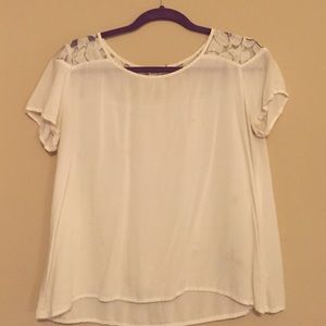 White shirt sleeve shirt