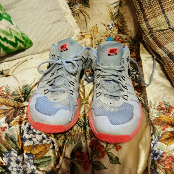 (SOLD) Nike Men's basketball shoe