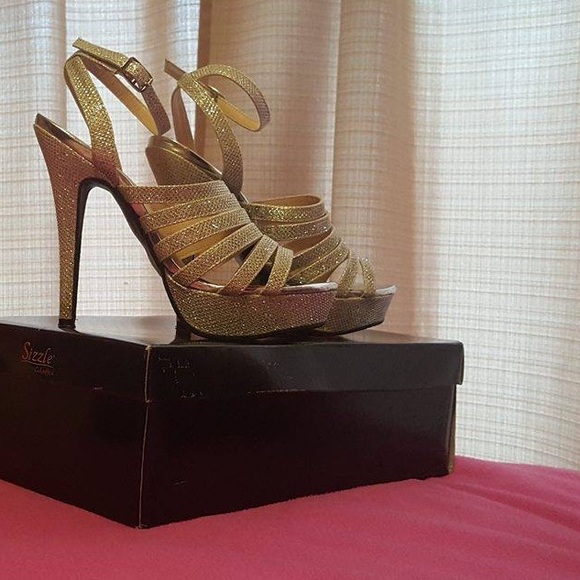 Silver Pumps - Picture 4 of 4