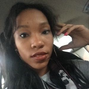 Meet your Posher, Dominique