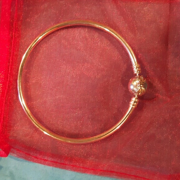 Pandora dainty bow bangle 19cm