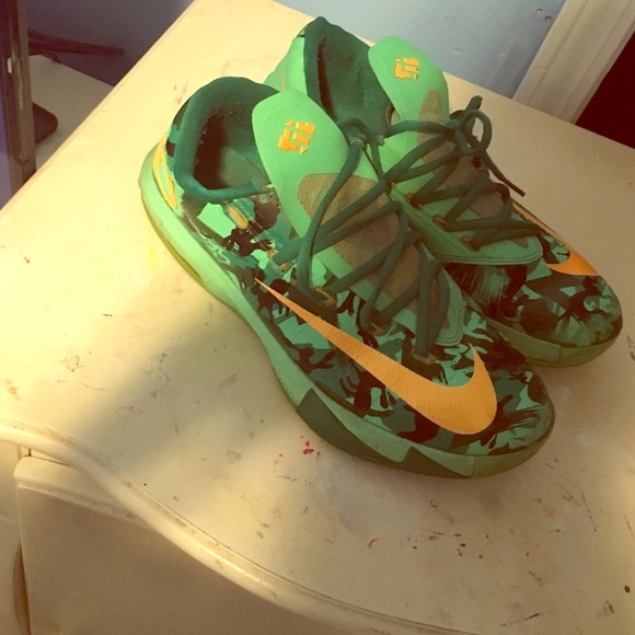 Nike Shoes - Nike kd easter camo