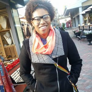 Meet your Posher, Maya