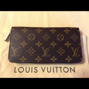 Authentic Louis Vuitton Zippy wallet monogram