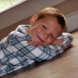 Meet your Posher, Holly lay