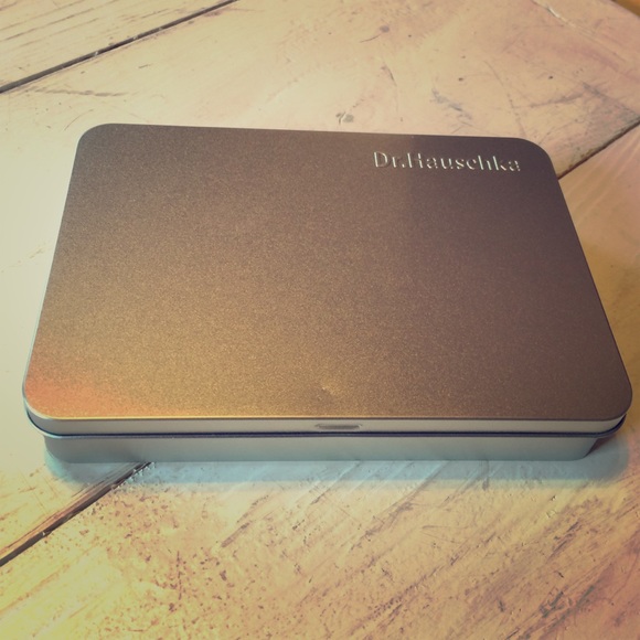 Dr. Hauschka Accessories - FREE W/ PURCHASE Dr. Hauschka Vanity Box