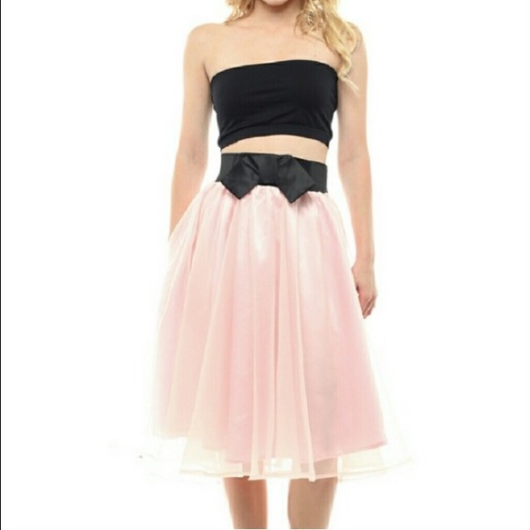 New Pink Ruffle Bow Skirt Small Party - Picture 2 of 4