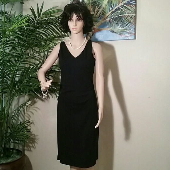 LBD..VERY ELEGANT AND SIMPLE - Picture 1 of 2