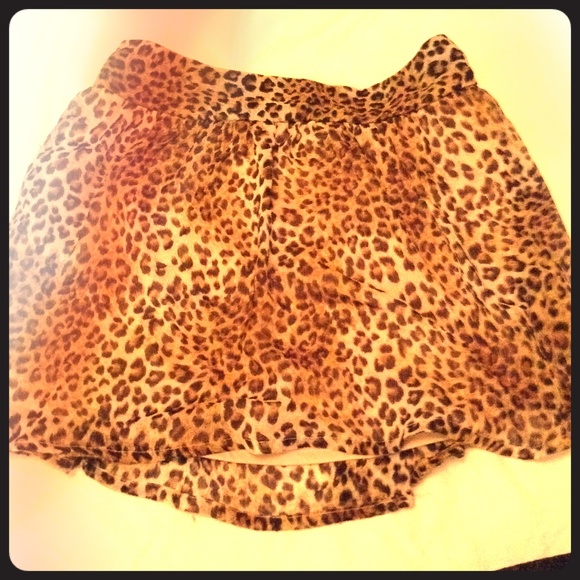 Leopard print mini skirt
