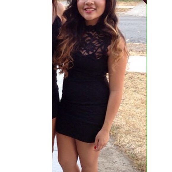 Black lace dress - Picture 3 of 3