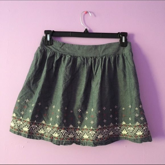 Grey embroidered skirt
