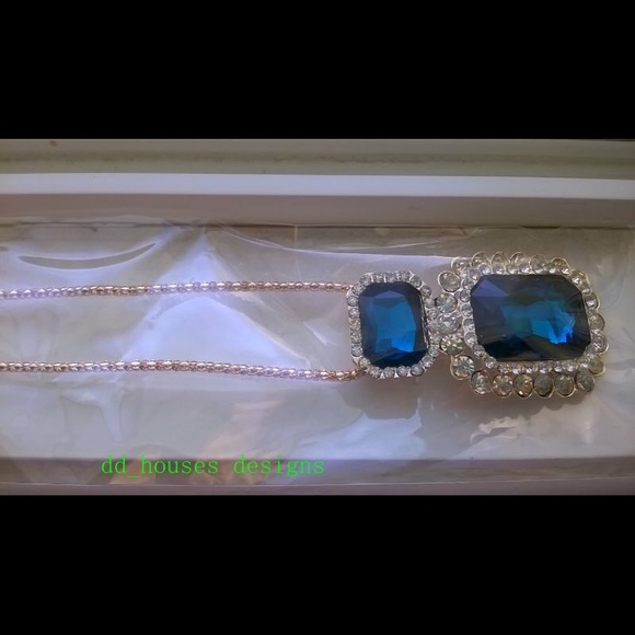 Blue diamonds necklace