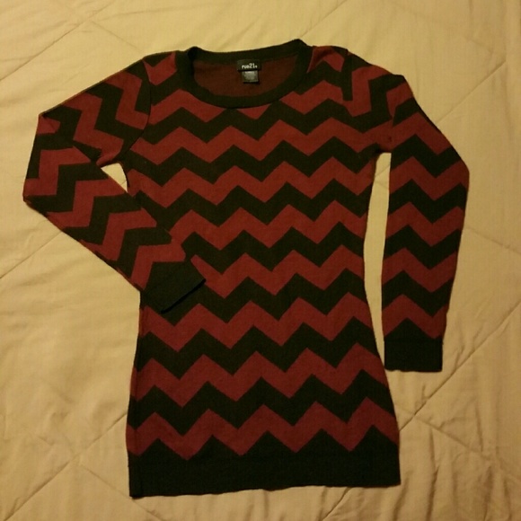 Sweater - Picture 1 of 2