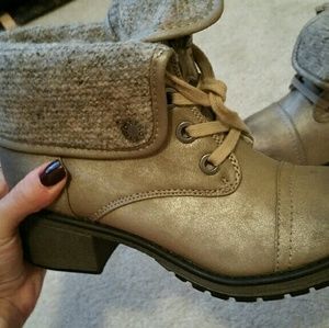 Roxy boots