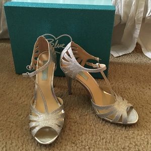 betsey johnson silver heels