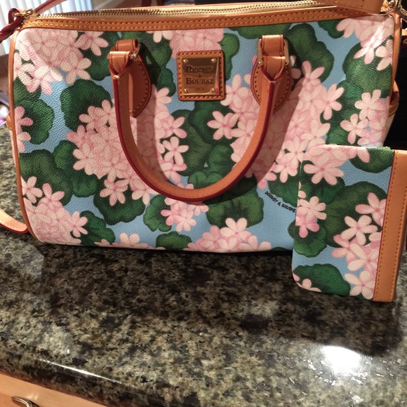 Dooney & Bourke Handbags - 💕🎀Dooney and Bourke speedy🎉🎊
