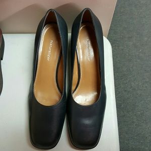 New Naturalizer ladies 10 navy heeled shoes