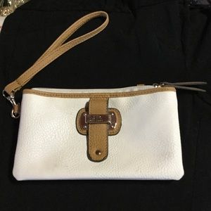 💕NWOT Off white Nicole Miller Cassidy wristlet💕