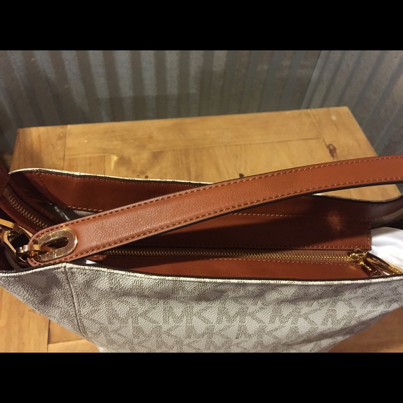 Michael KORS Vanilla Fulton never used - Picture 2 of 3