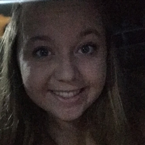 Meet your Posher, Emily - Picture 1 of 1