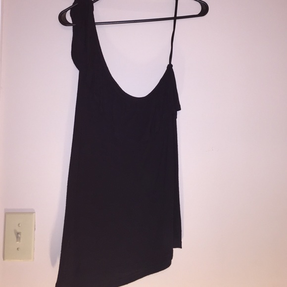 One shoulder top