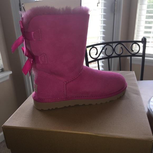 SOLD on MERCARI 👏👏 Bailey Bow Uggs, never worn! - Picture 1 of 4