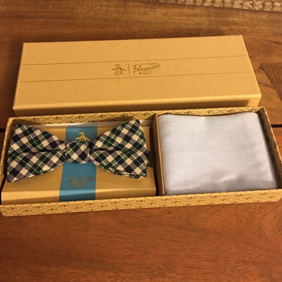 Penguin Men's bow tie & pocket square set NWB