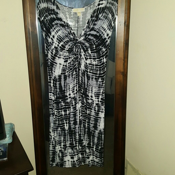 Dress - Picture 3 of 4