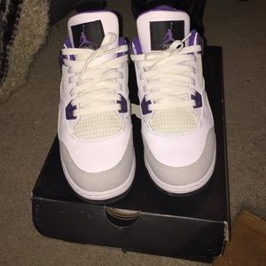 Jordan retro 4s boys size 6 women size 8