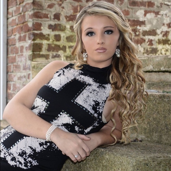 Blonde hair extensions