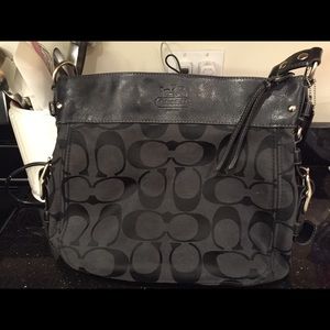COACH Purse in great condition- lots of space!