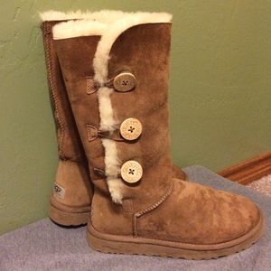 Bailey button triplet uggs (chestnut) SALE ‼️‼️