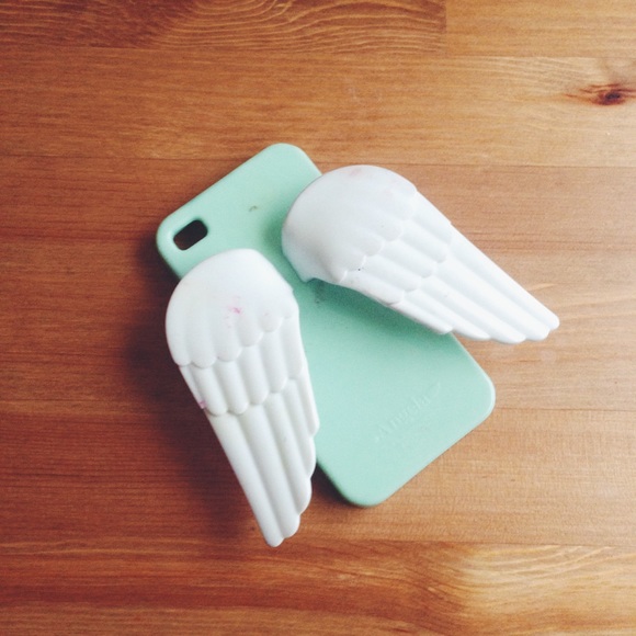 iPhone 4S Angel wings case