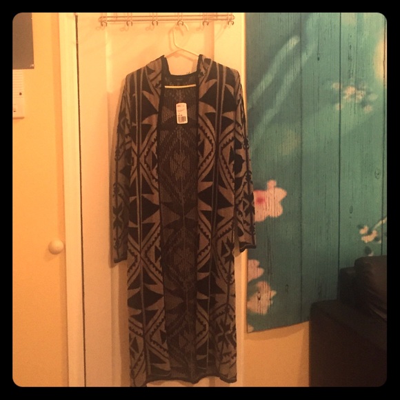 long length/sleeve sweater/cardigan w/ a hood