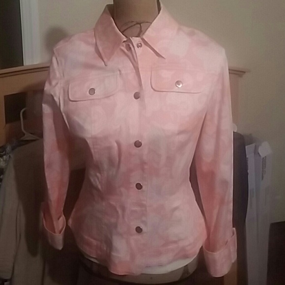 Evan. Picone  pink and white