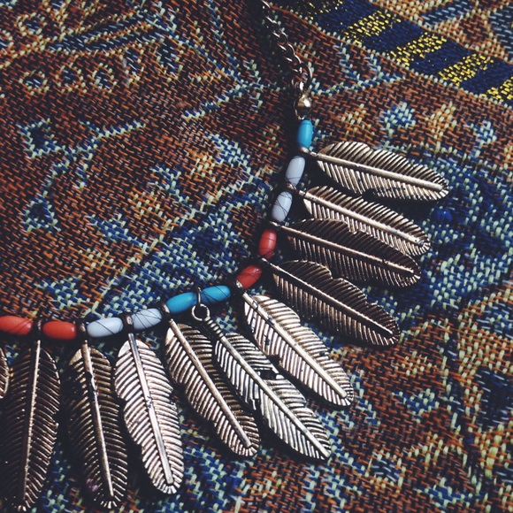 Tribal feather necklace