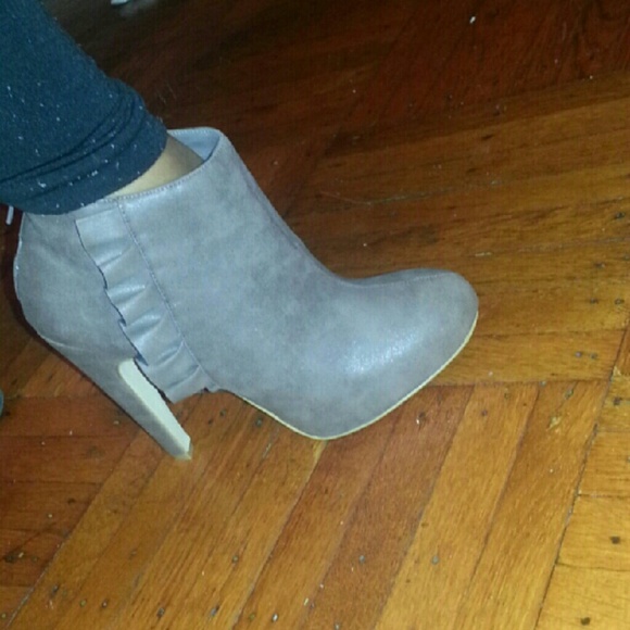 High heel bootie
