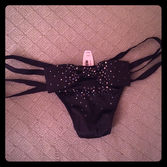 LE VS thong panty
