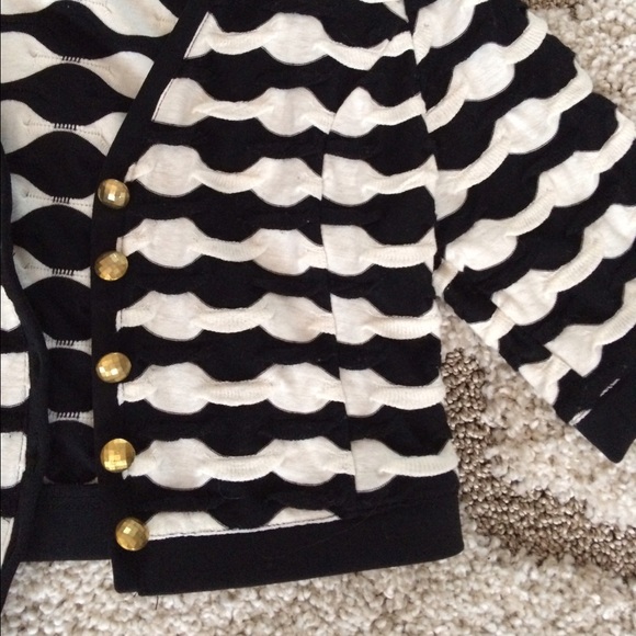 Patterned Cropped Cardigan - Picture 2 of 3