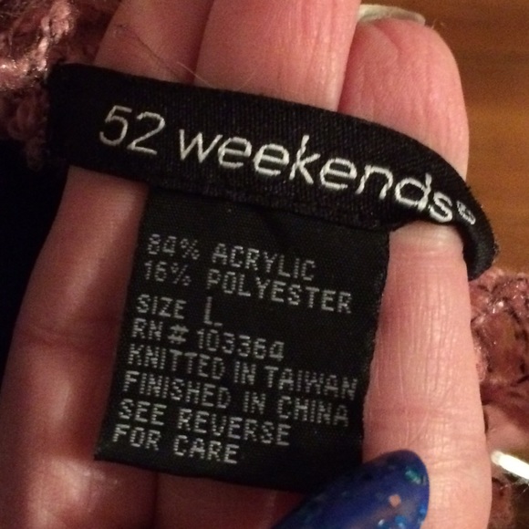 Gorgeous fuzzy sleeve and collared sweater. - Picture 4 of 4