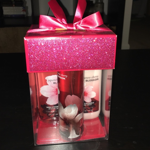 Brand new bath and body works gift set