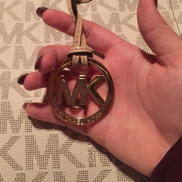 White Michael Kors MK laptop tote - Picture 2 of 4