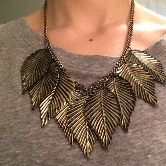 ModCloth Jewelry - Modcloth Gold Leaf Bib Necklace