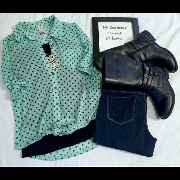 Mint and black tie front blouse ❤️