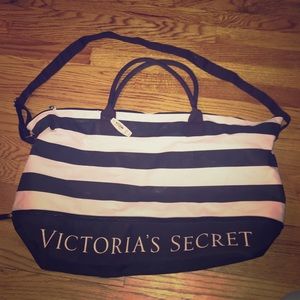 🚫SOLD🚫Brand new VS duffle