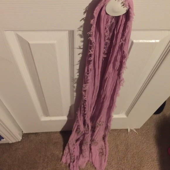Scarf. - Picture 3 of 4