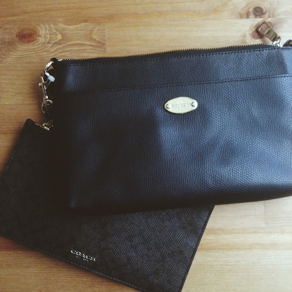 Coach wrist lit wallet bundle