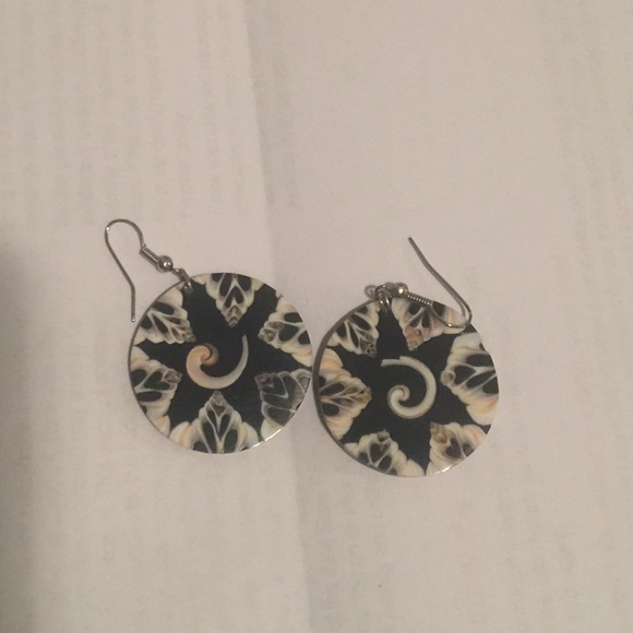 Earring pair