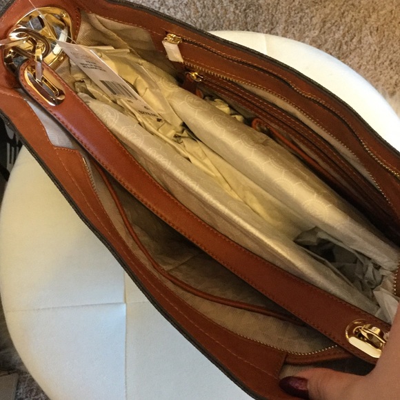 SOLD-NWT Michael Kors Logo Shoulder Bag - Picture 2 of 4