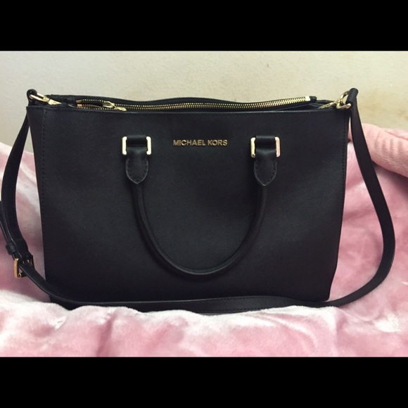 Michael Kors Handbags - Large Michael Kors Sutton Saffiano Bag